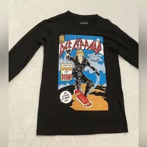DEF LEPPARD AND THE WOMEN OF DOOM COMIC BOOK GRAPHICS LONG SLEEVE T-SHIRT (NEW)